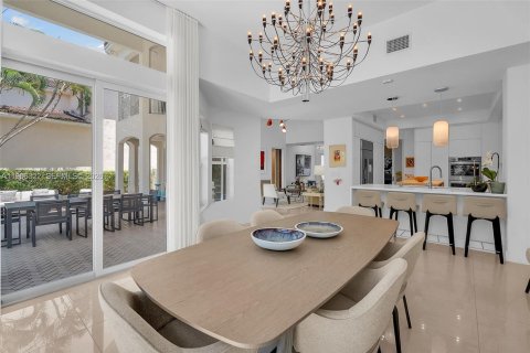 Villa ou maison à vendre à Miami, Floride: 6 chambres, 391.3 m2 № 2059176 - photo 17