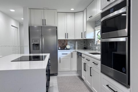 Купить виллу или дом в Лайтхаус-Пойнт, Флорида 3 спальни, 138.24м2, № 1958841 - фото 17