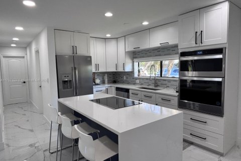 Купить виллу или дом в Лайтхаус-Пойнт, Флорида 3 спальни, 138.24м2, № 1958841 - фото 15