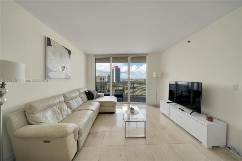 Condo in Hallandale Beach, Florida, 2 bedrooms  № 2052733 - photo 2
