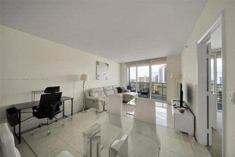 Condo in Hallandale Beach, Florida, 2 bedrooms  № 2052733 - photo 7