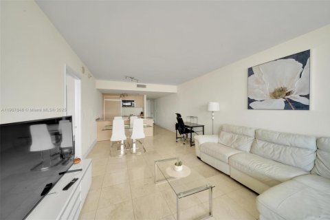 Condo in Hallandale Beach, Florida, 2 bedrooms  № 2052733