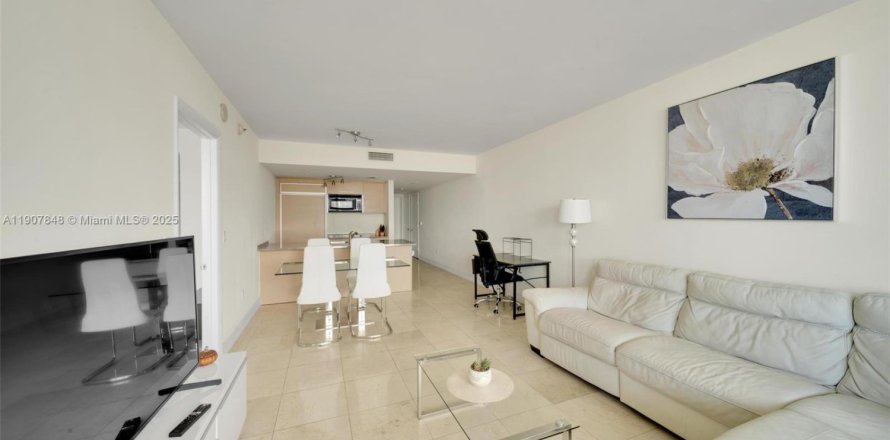 Condo in Hallandale Beach, Florida, 2 bedrooms  № 2052733