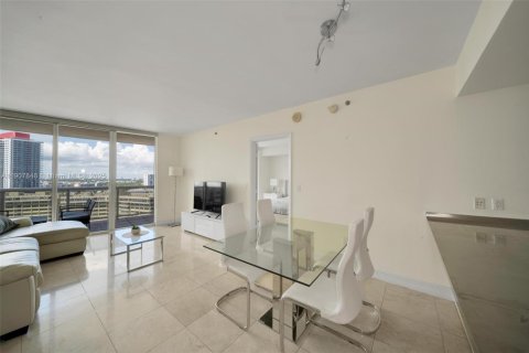 Condo in Hallandale Beach, Florida, 2 bedrooms  № 2052733 - photo 4