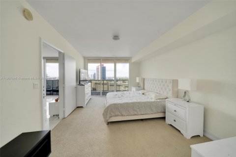 Condo in Hallandale Beach, Florida, 2 bedrooms  № 2052733 - photo 10