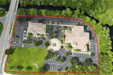 Propiedad comercial en alquiler en North Port, Florida, 1893.35 m2 № 1828634 - foto 1