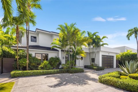 House in North Miami, Florida 6 bedrooms, 534.19 sq.m. № 1728056 - photo 3