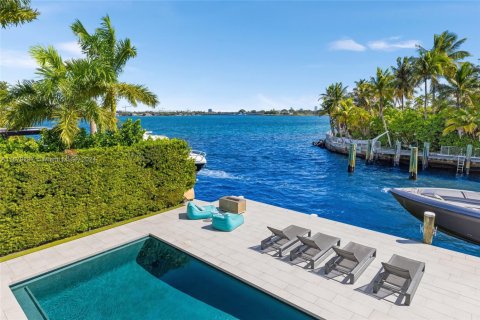 House in North Miami, Florida 6 bedrooms, 534.19 sq.m. № 1728056 - photo 27