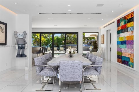 House in North Miami, Florida 6 bedrooms, 534.19 sq.m. № 1728056 - photo 6