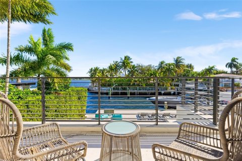 House in North Miami, Florida 6 bedrooms, 534.19 sq.m. № 1728056 - photo 26