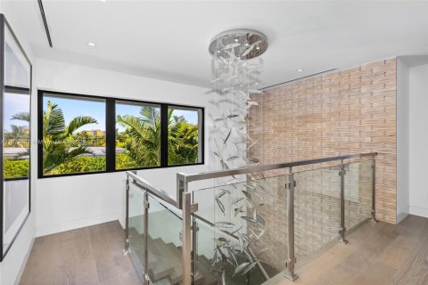 House in North Miami, Florida 6 bedrooms, 534.19 sq.m. № 1728056 - photo 14