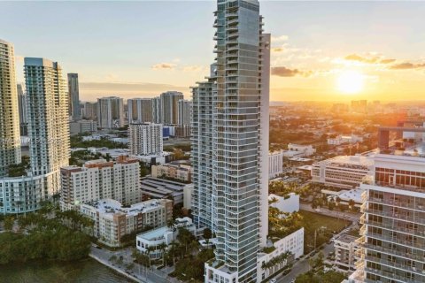 Copropriété à vendre à Miami, Floride: 2 chambres, 147.53 m2 № 1973581 - photo 27