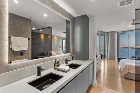 Copropriété à vendre à Miami, Floride: 2 chambres, 147.53 m2 № 1973581 - photo 17