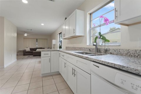 Duplex à vendre à Winter Park, Floride: 2 chambres, 100.89 m2 № 2151609 - photo 3