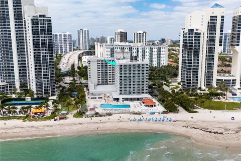 Studio à Condo à Sunny Isles Beach, Floride  № 2068202