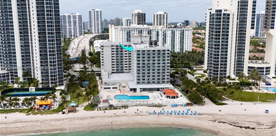 Studio à Condo à Sunny Isles Beach, Floride  № 2068202