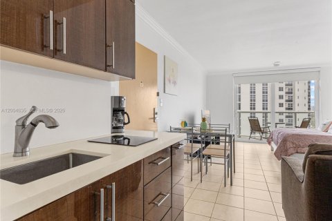 Copropriété à vendre à Sunny Isles Beach, Floride: 33.44 m2 № 2068202 - photo 12