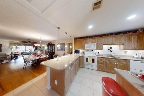 Appartement à vendre à Fort Myers, Floride: 3 chambres, 161.74 m2 № 2004514 - photo 2