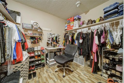Condo in Miami, Florida, 2 bedrooms  № 1692574 - photo 18