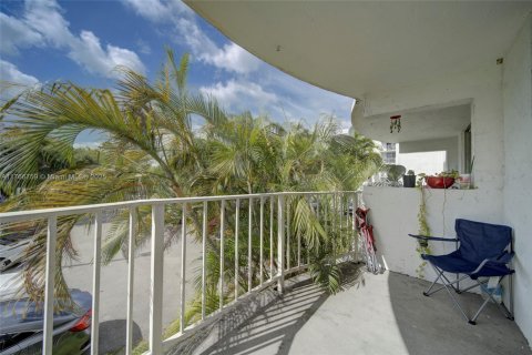 Condo in Miami, Florida, 2 bedrooms  № 1692574 - photo 11