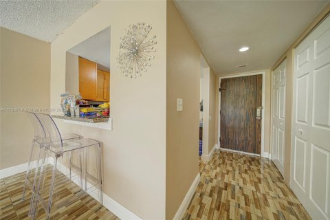Condo in Miami, Florida, 2 bedrooms  № 1692574 - photo 13