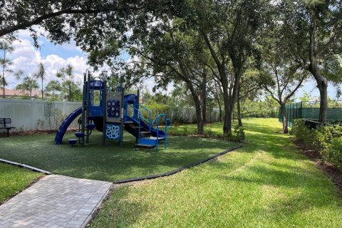 House in Lake Worth, Florida 6 bedrooms, 272.3 sq.m. № 968044 - photo 1
