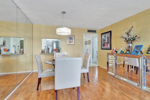Copropriété à vendre à Boca Raton, Floride: 2 chambres, 120.77 m2 № 2240118 - photo 8