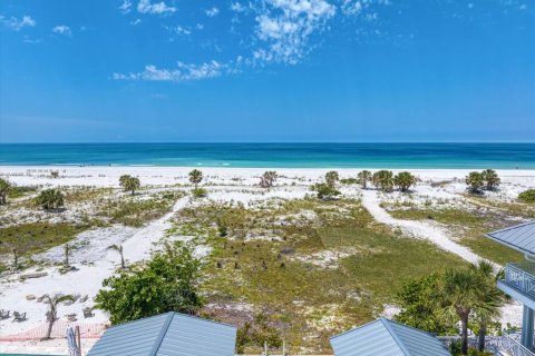 Casa en venta en Clearwater, Florida, 6 dormitorios, 345.5 m2 № 1677866 - foto 1