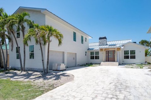 Casa en venta en Clearwater, Florida, 6 dormitorios, 345.5 m2 № 1677866 - foto 2