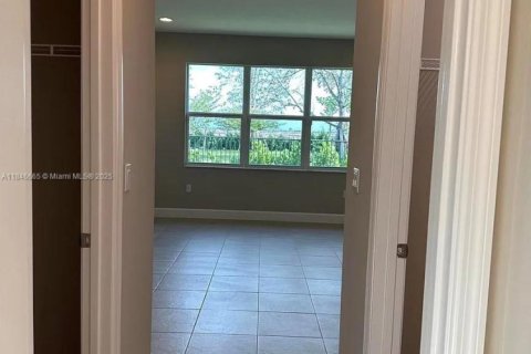 Villa ou maison à vendre à Port St. Lucie, Floride: 3 chambres, 209.4 m2 № 1846252 - photo 17