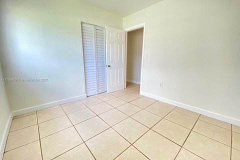 Villa ou maison à vendre à Miami, Floride: 3 chambres, 94.02 m2 № 1938436 - photo 11