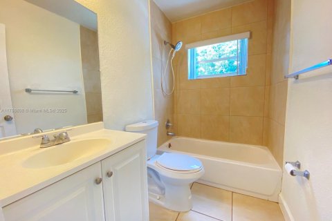 Villa ou maison à vendre à Miami, Floride: 3 chambres, 94.02 m2 № 1938436 - photo 9