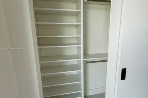 Condo in Sunrise, Florida, 3 bedrooms  № 1889729 - photo 8