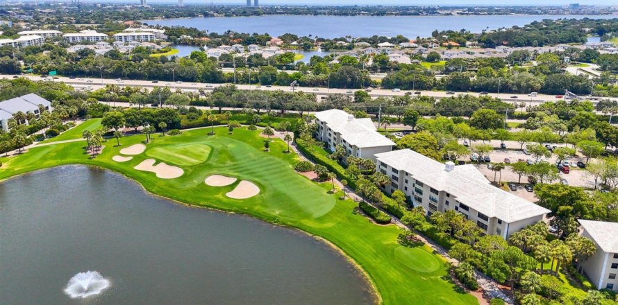 Condominio en West Palm Beach, Florida, 2 dormitorios  № 1182597