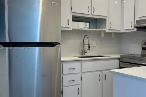 Copropriété à louer à Hallandale Beach, Floride: 1 chambre, 45.89 m2 № 1995796 - photo 6