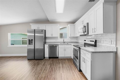 House in Mulberry, Florida 3 bedrooms, 144 sq.m. № 1725363 - photo 8