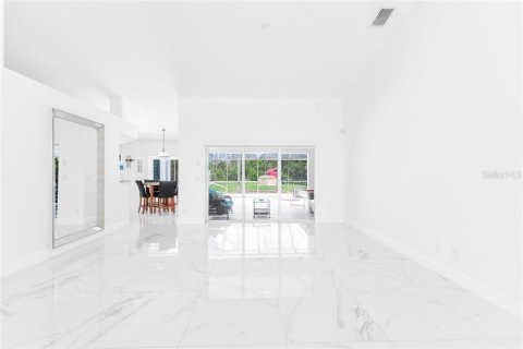 Villa ou maison à vendre à Port Charlotte, Floride: 3 chambres, 201.23 m2 № 1902001 - photo 9