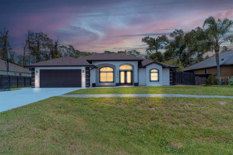 Villa ou maison à vendre à Port Charlotte, Floride: 3 chambres, 201.23 m2 № 1902001 - photo 2