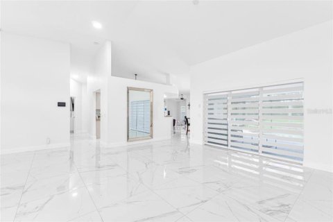 Villa ou maison à vendre à Port Charlotte, Floride: 3 chambres, 201.23 m2 № 1902001 - photo 8