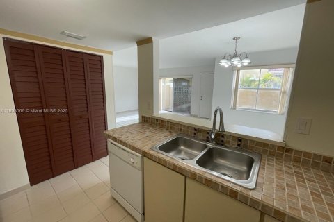 Touwnhouse à louer à Miami, Floride: 1 chambre, 74.32 m2 № 1945467 - photo 4