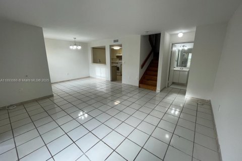 Touwnhouse à louer à Miami, Floride: 1 chambre, 74.32 m2 № 1945467 - photo 2