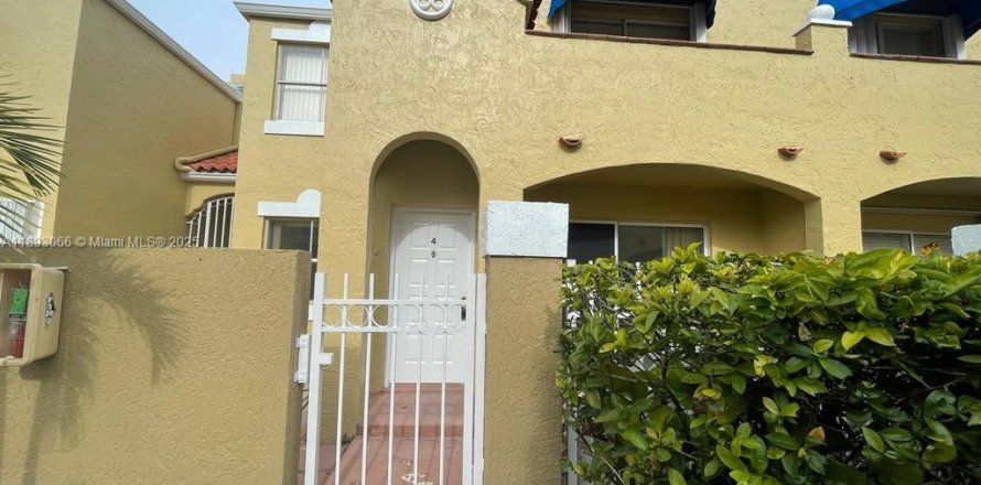 Touwnhouse à Miami, Floride 1 chambre, 74.32 m2 № 1945467
