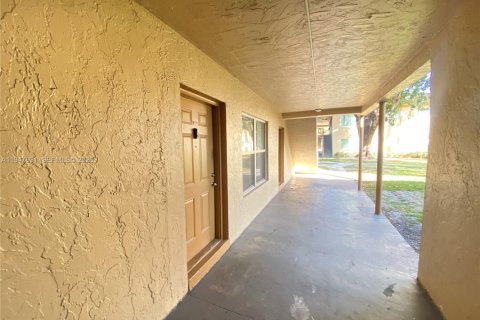 Condo in Lauderdale Lakes, Florida, 3 bedrooms  № 2003972