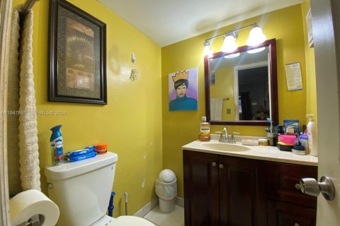 Condo in Lauderdale Lakes, Florida, 3 bedrooms № 2003972 - photo 12