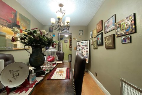 Condo in Lauderdale Lakes, Florida, 3 bedrooms № 2003972 - photo 4