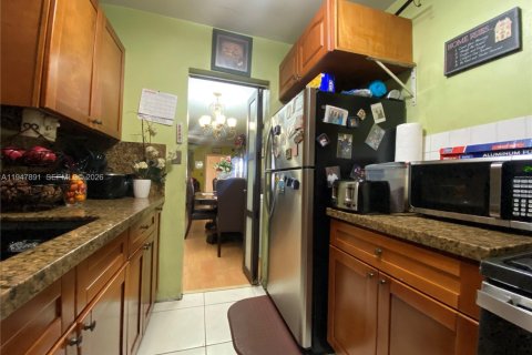 Condo in Lauderdale Lakes, Florida, 3 bedrooms № 2003972 - photo 7