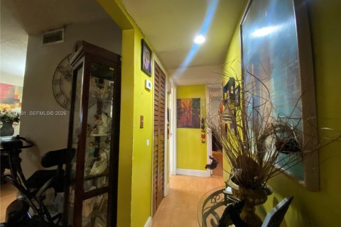 Condo in Lauderdale Lakes, Florida, 3 bedrooms № 2003972 - photo 8