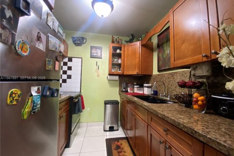 Condo in Lauderdale Lakes, Florida, 3 bedrooms № 2003972 - photo 6