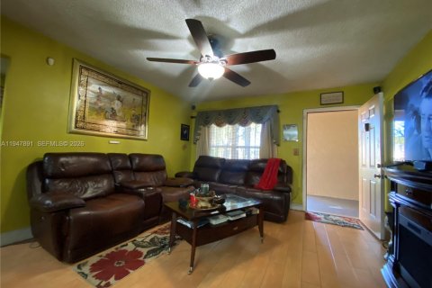 Condo in Lauderdale Lakes, Florida, 3 bedrooms № 2003972 - photo 2