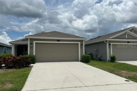 House in Kissimmee, Florida 3 bedrooms, 117.06 sq.m. № 1916569 - photo 1
